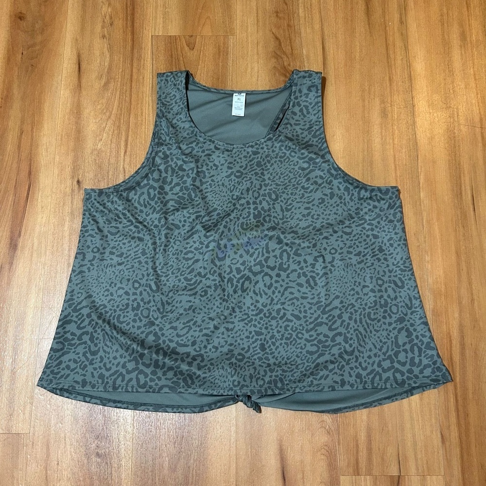 90 Degree By Reflex Gray Tank Top with Sleek Design